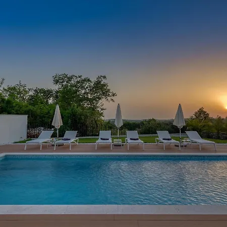 Eleven Hébergement de vacances