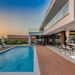 Eleven Tatil Evi *